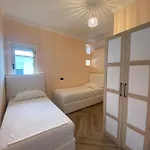 Tea Residence, Gjiri I Lalzit