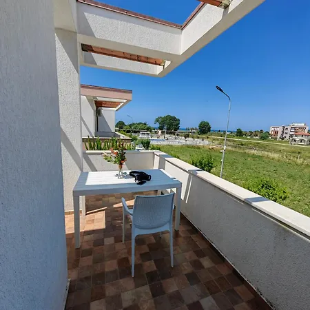 Tea Residence, Gjiri I Lalzit *