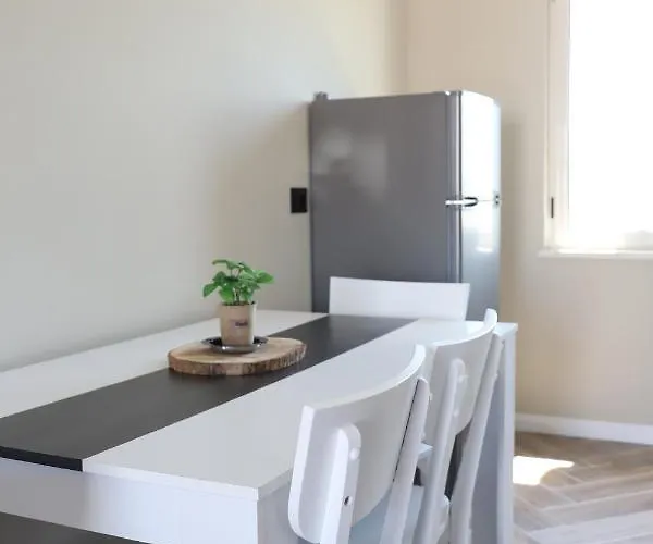 Tea Residence, Gjiri I Lalzit *