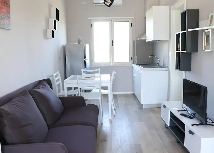 Tea Residence, Gjiri I Lalzit *