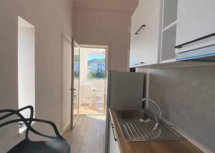 Tea Residence, Gjiri I Lalzit *